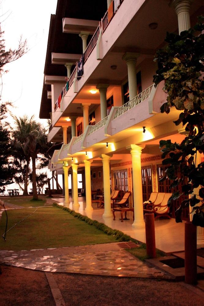 Time N Tide Beach Resort Hikkaduwa Luaran gambar