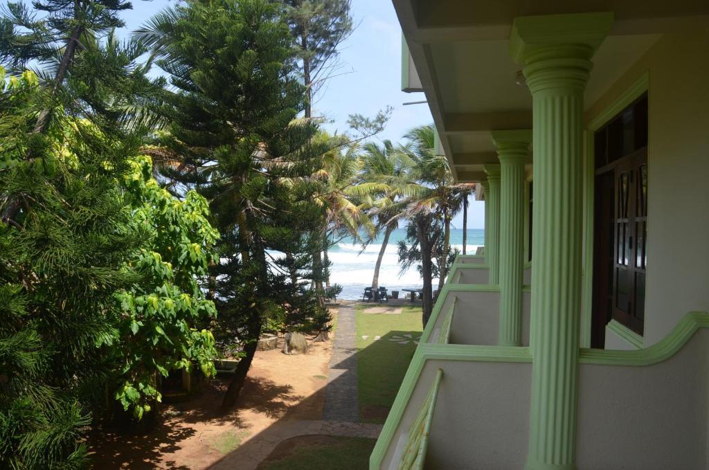 Time N Tide Beach Resort Hikkaduwa Bilik gambar