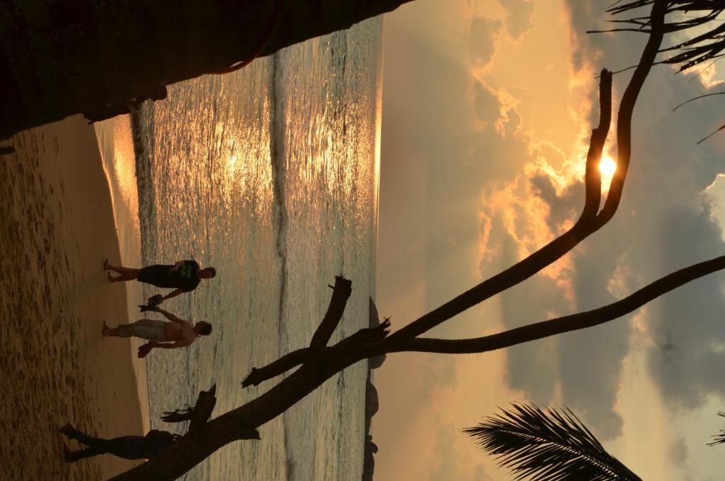 Time N Tide Beach Resort Hikkaduwa Luaran gambar