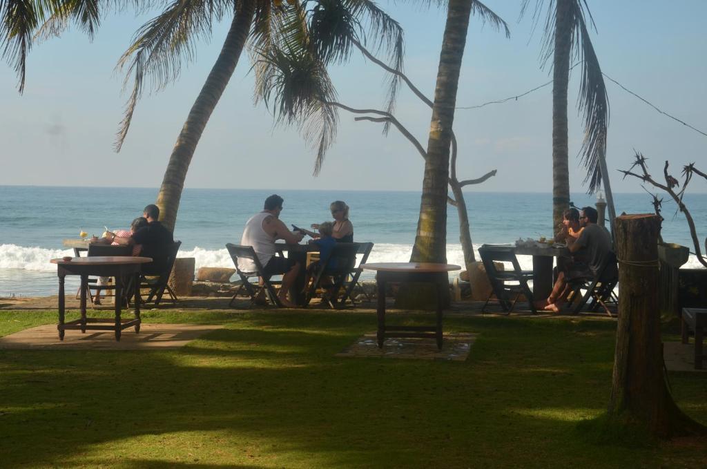 Time N Tide Beach Resort Hikkaduwa Luaran gambar
